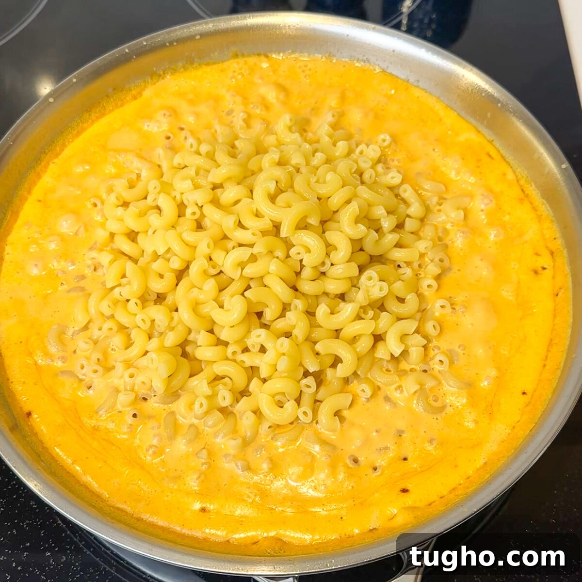 One-Pot Creamy Bacon Mac and Cheese 6 Add the pasta to the sauce!