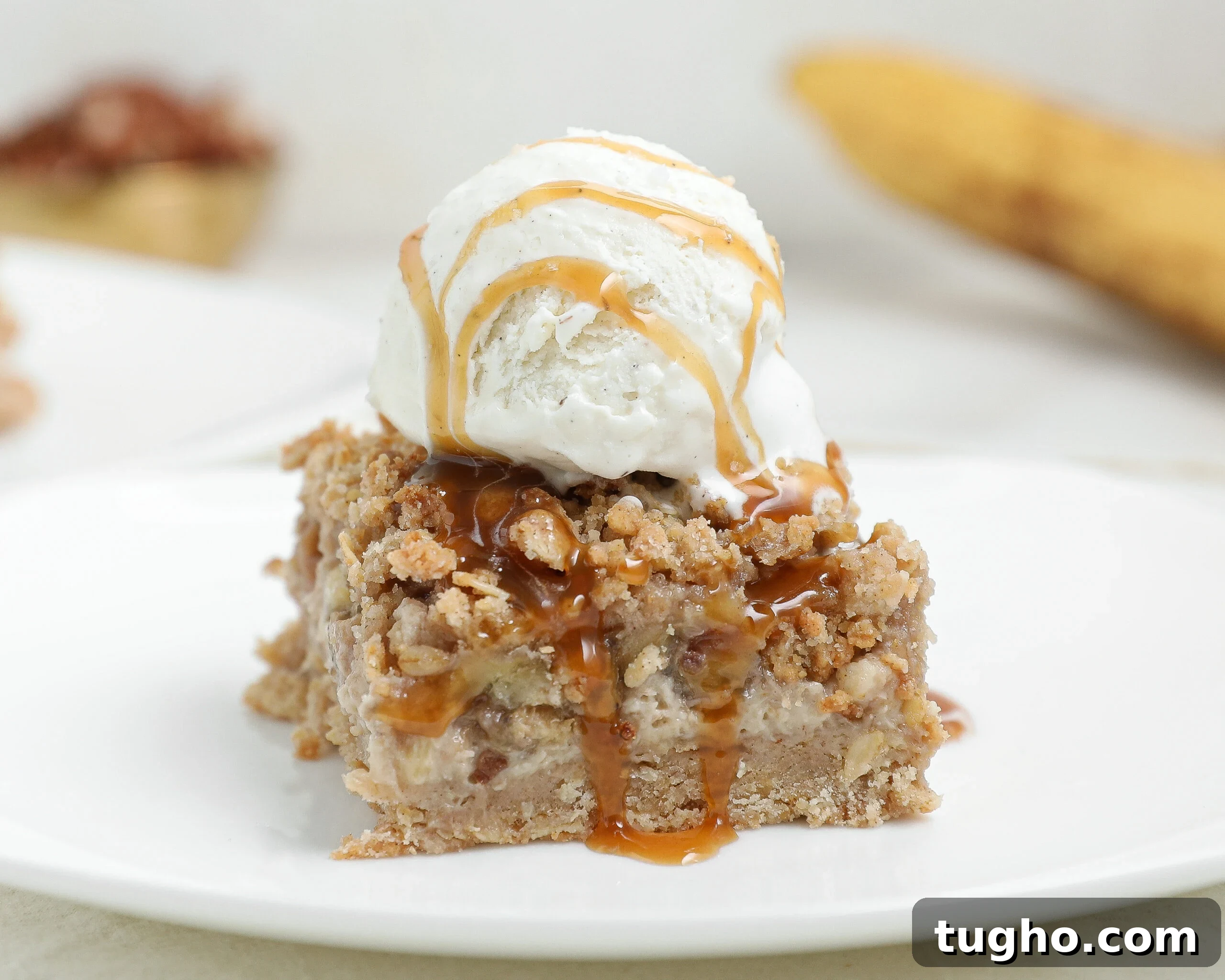 Cinnamon Raisin Bread Pudding Recipe 10 Banana Foster Cheesecake Crumble Bars with caramelized bananas, oat crumble topping, and caramel sauce.